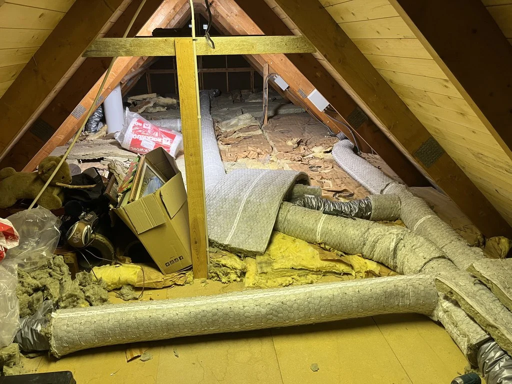 Värmeisolerade ventilationskanaler på kallvind för en FTX ventilation installation av Storstadens Ventilation AB